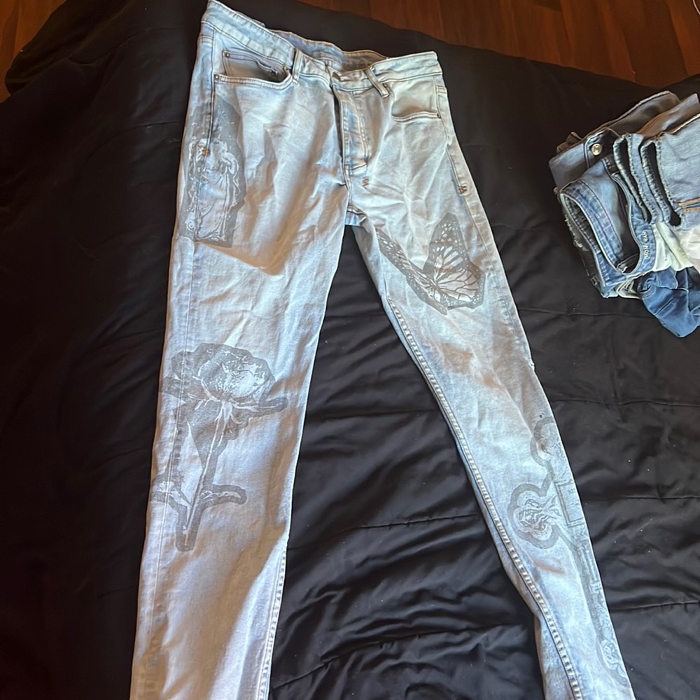 , just tryin to get these off my hands (also taking offers )